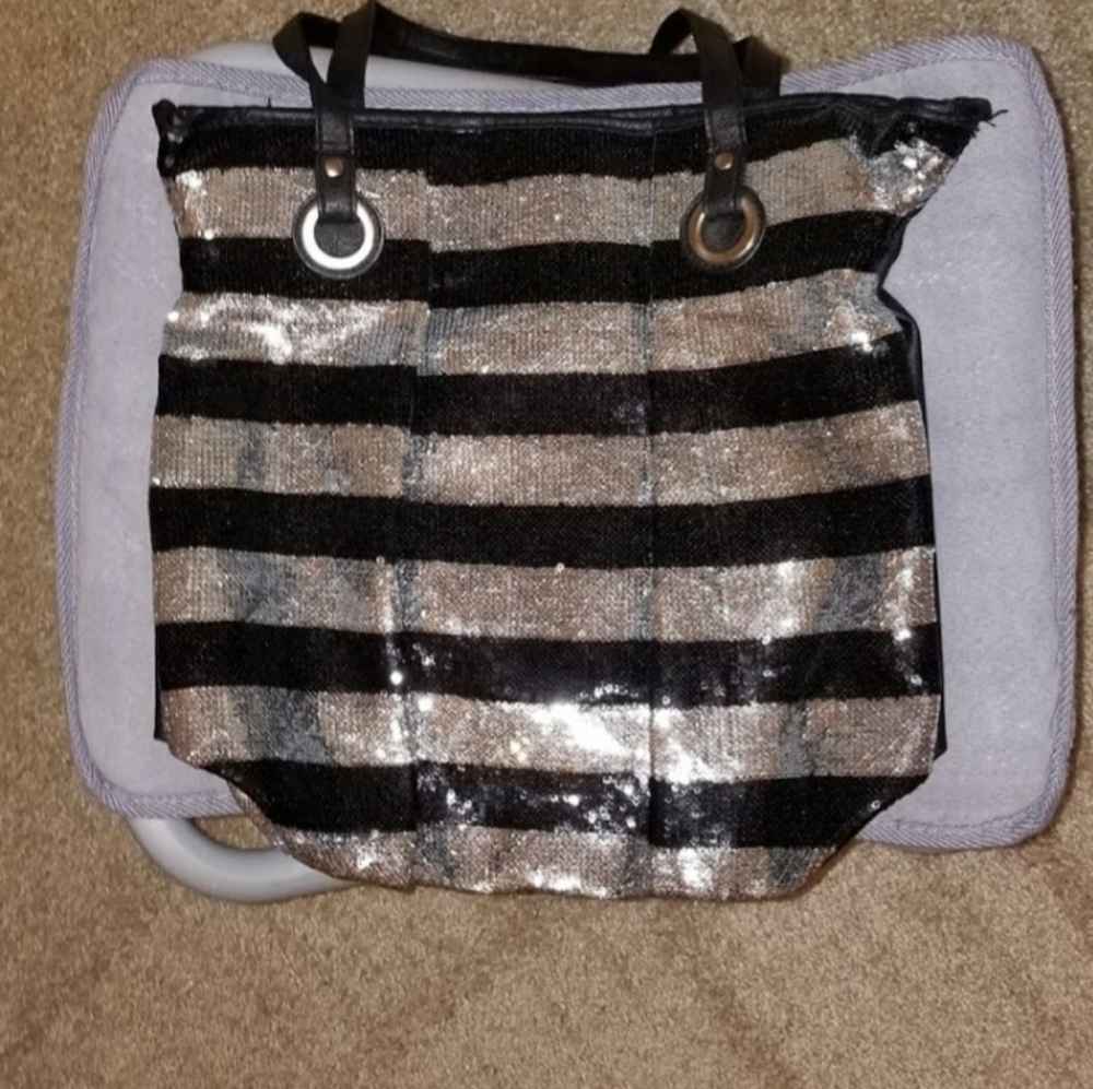 EUC Women's Candies Brand Black/Silver Shimmer/Sequin Blingy 👜